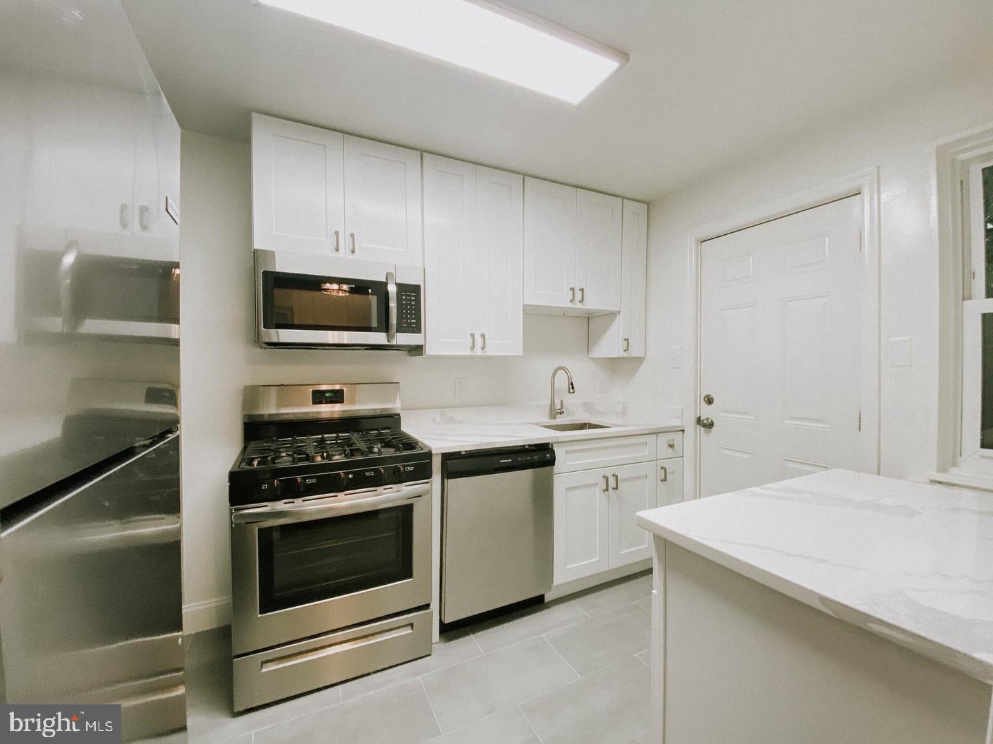 ROSEMONT/DEL RAY - Residential Lease