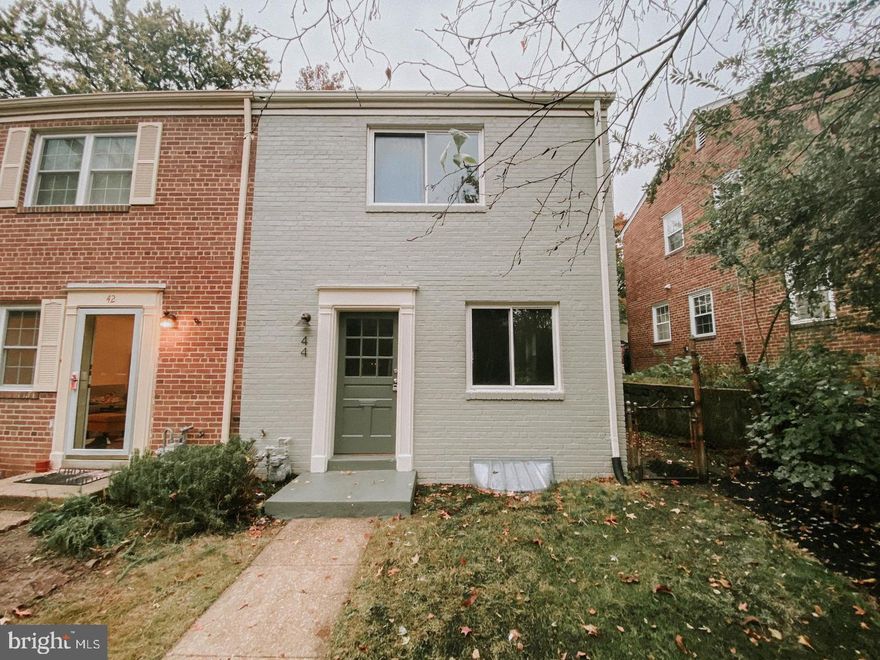 Just listed in the heart of Alexandria in beautiful Rosemont! This renovated gem at 44 East Rosemont Avenue offers 3 bedrooms, 2 upstairs and 1 downstairs, 2 full baths, and 1428 sq ft of modern living space. With it being an end unit and a finished basement, it's perfect for your comfort. Enjoy 3 finished levels and an oversized fenced yard. Walk to two metro stations, Old Town, and Del Ray. Easy access to DC! Don't miss out!