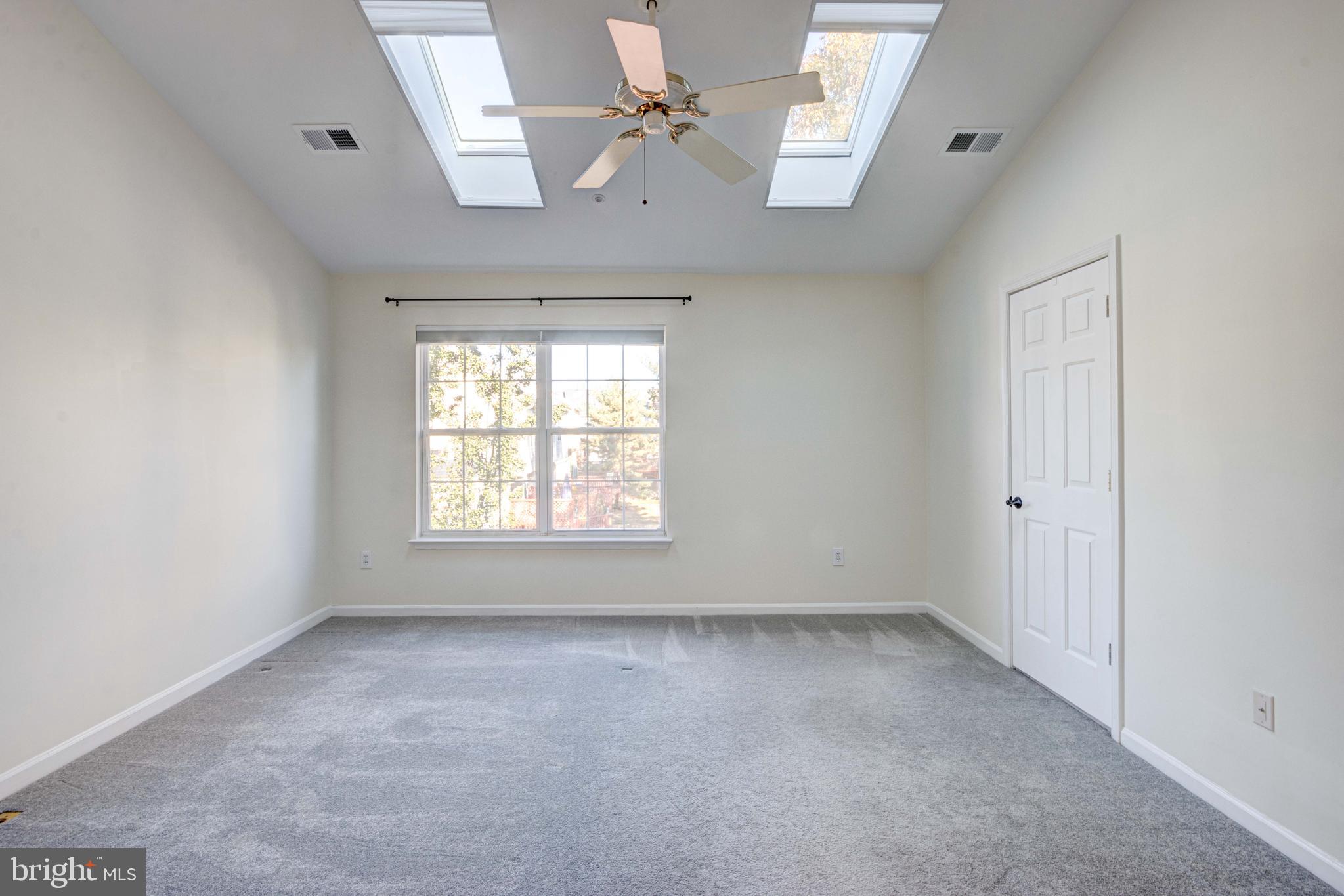 CLOVERLEAF - Residential