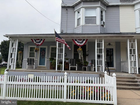 Townhouse For Sale - 887 E Lehman Street<br/> LEBANON, PA 17046