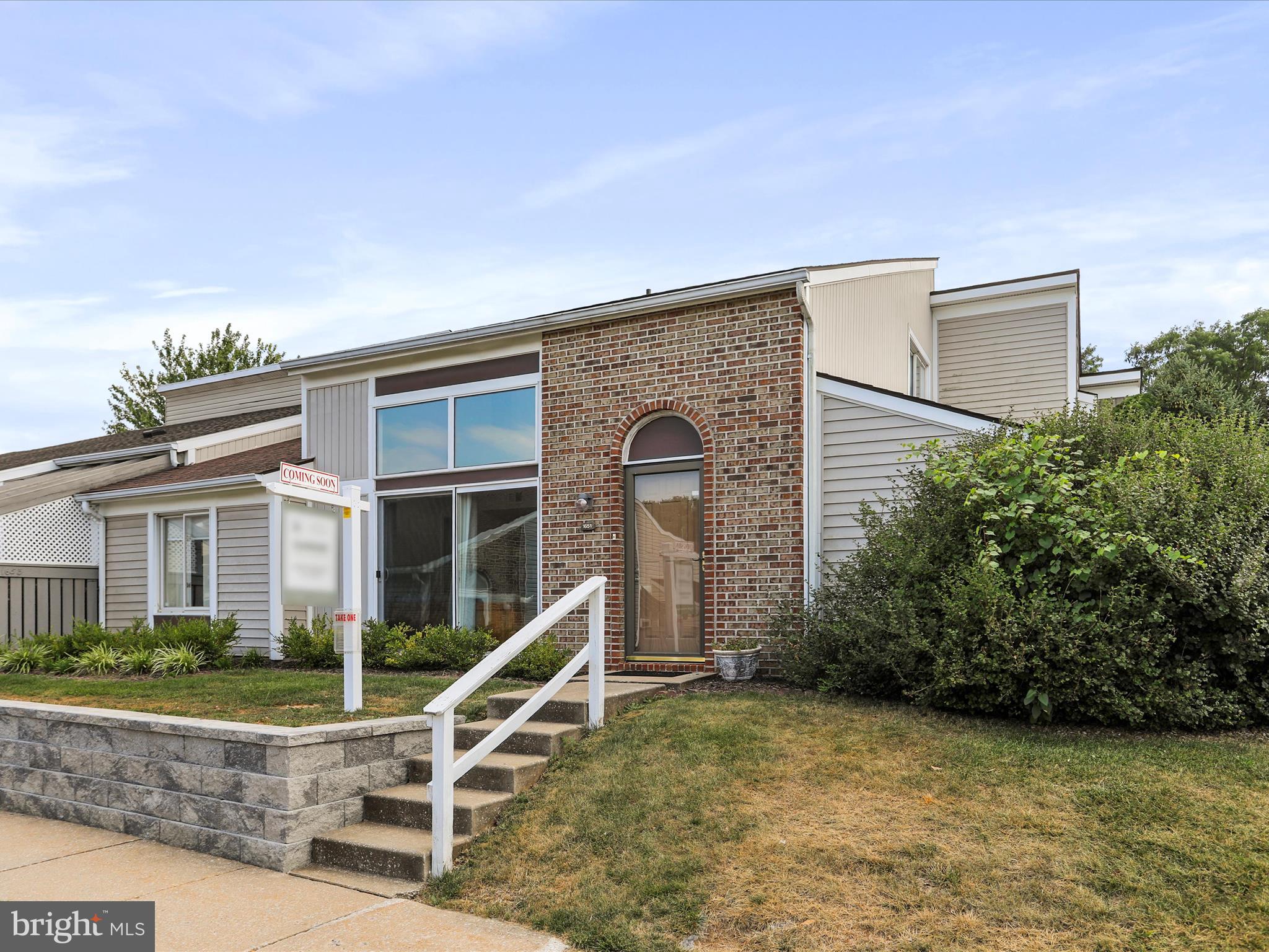 End unit townhome featuring 2 bedrooms, 2 baths and loft area overlooking the living room. Open floor plan concept with lots of natural light and covered patio.