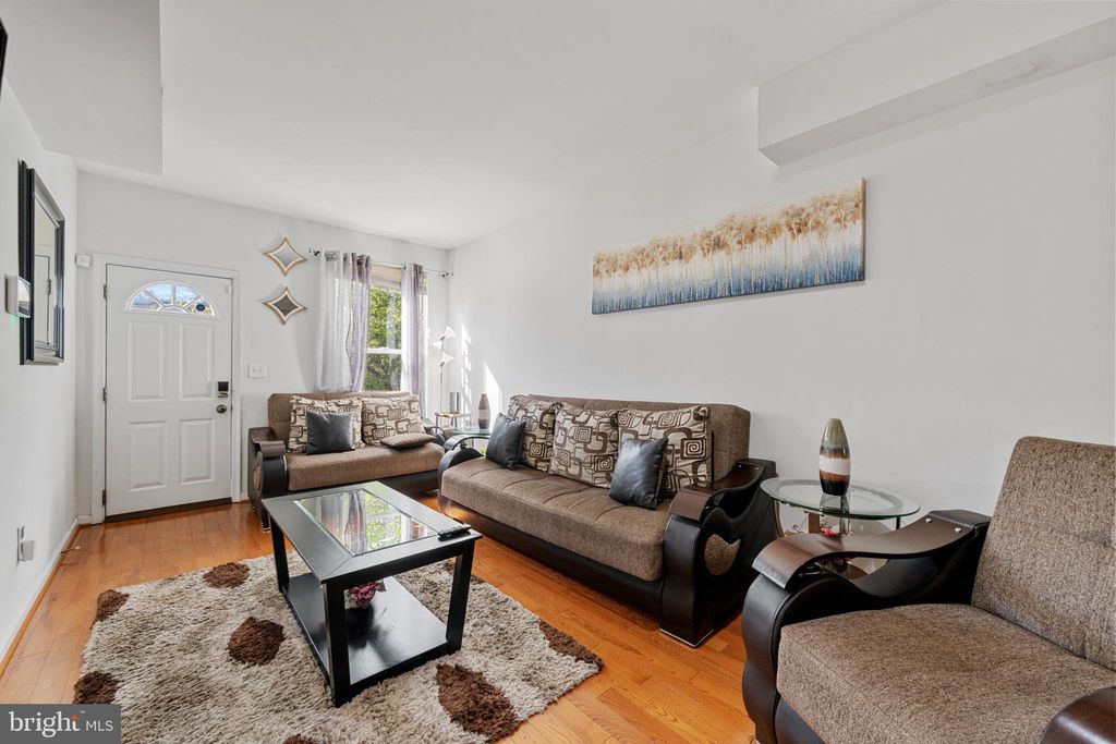 Photo of 831 S Montford Avenue S, BALTIMORE, MD 21224 (MLS # MDBA2186272)