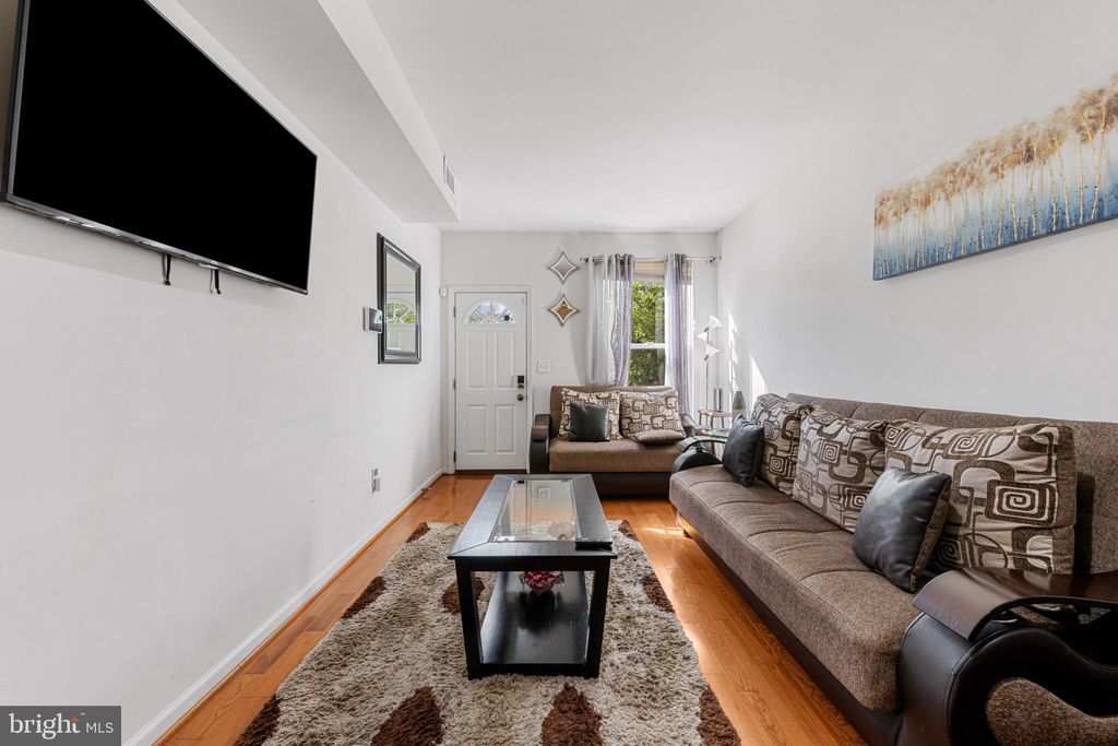 Photo of 831 S Montford Avenue S, BALTIMORE, MD 21224 (MLS # MDBA2186272)