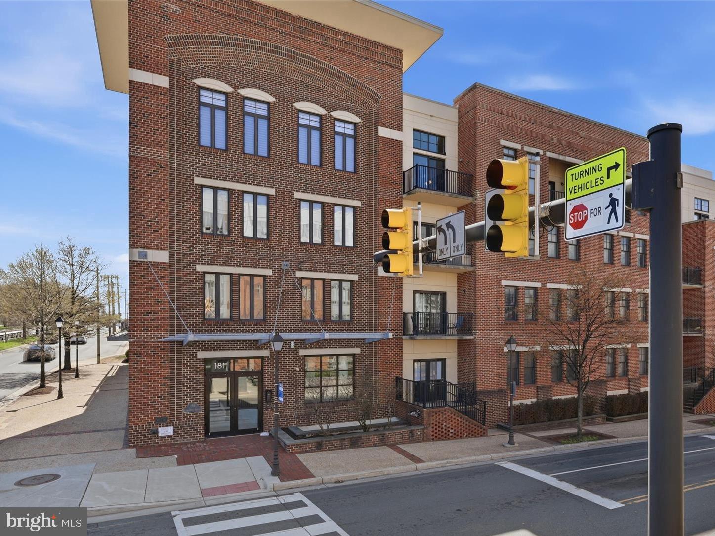 181 E REED AVENUE 411