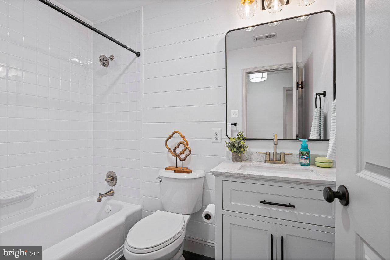 COLUMBIA HILLS - Residential