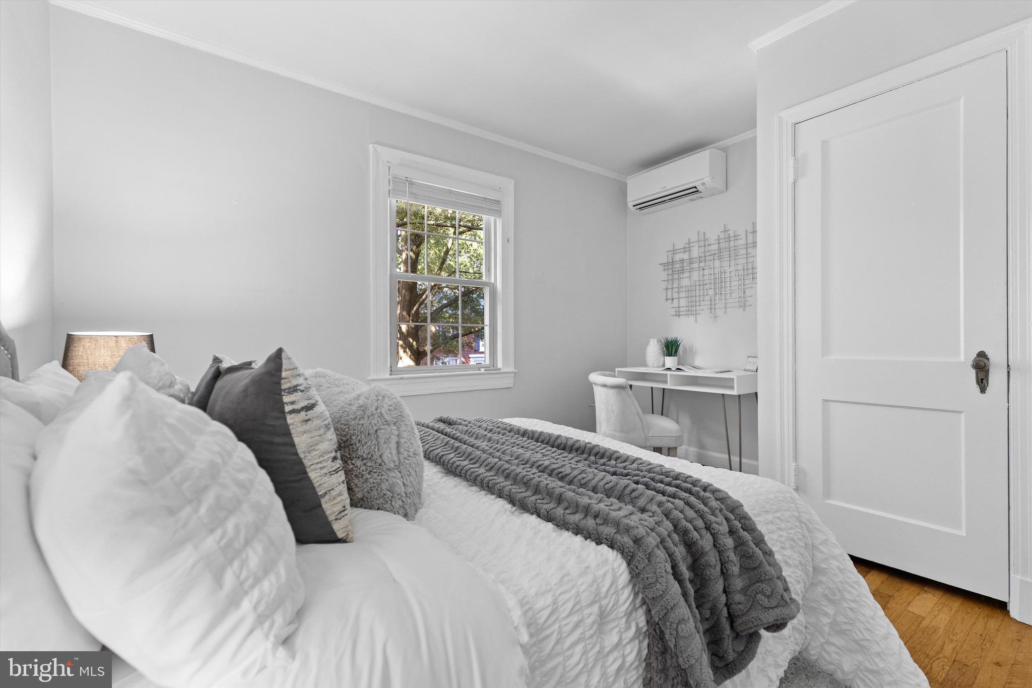 ARLINGTON VILLAGE COURTYARD - Residential