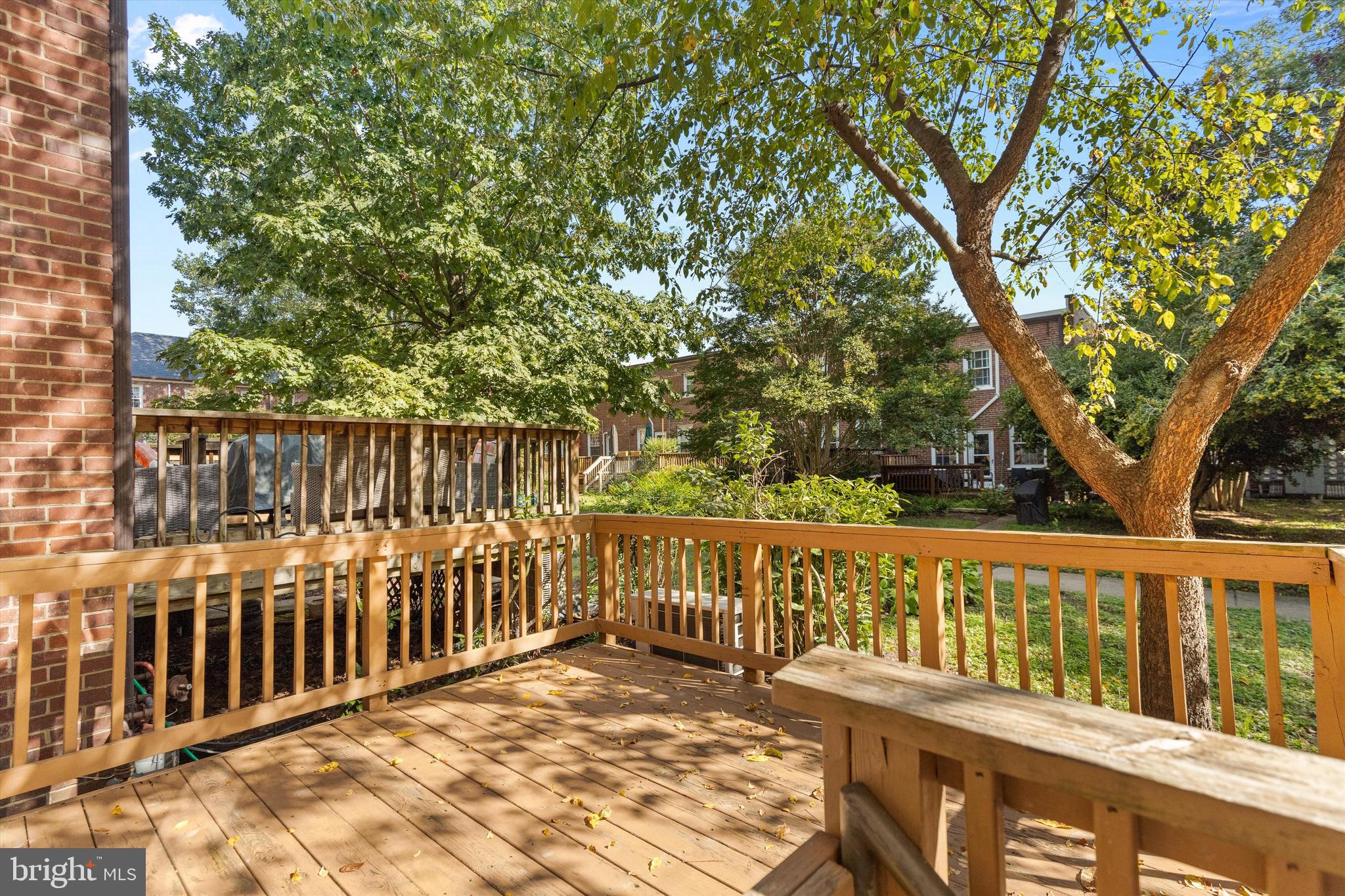 ARLINGTON VILLAGE COURTYARD - Residential