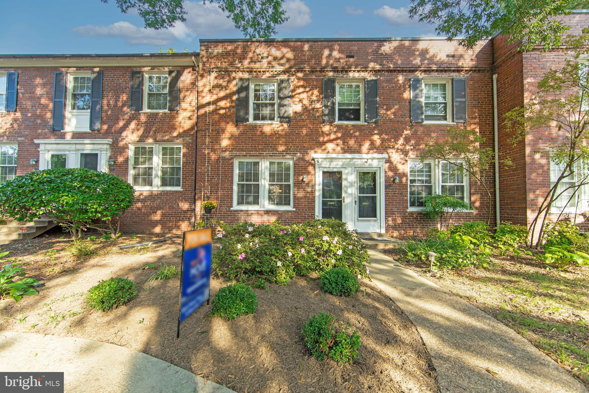 ARLINGTON VILLAGE COURTYARD - Residential