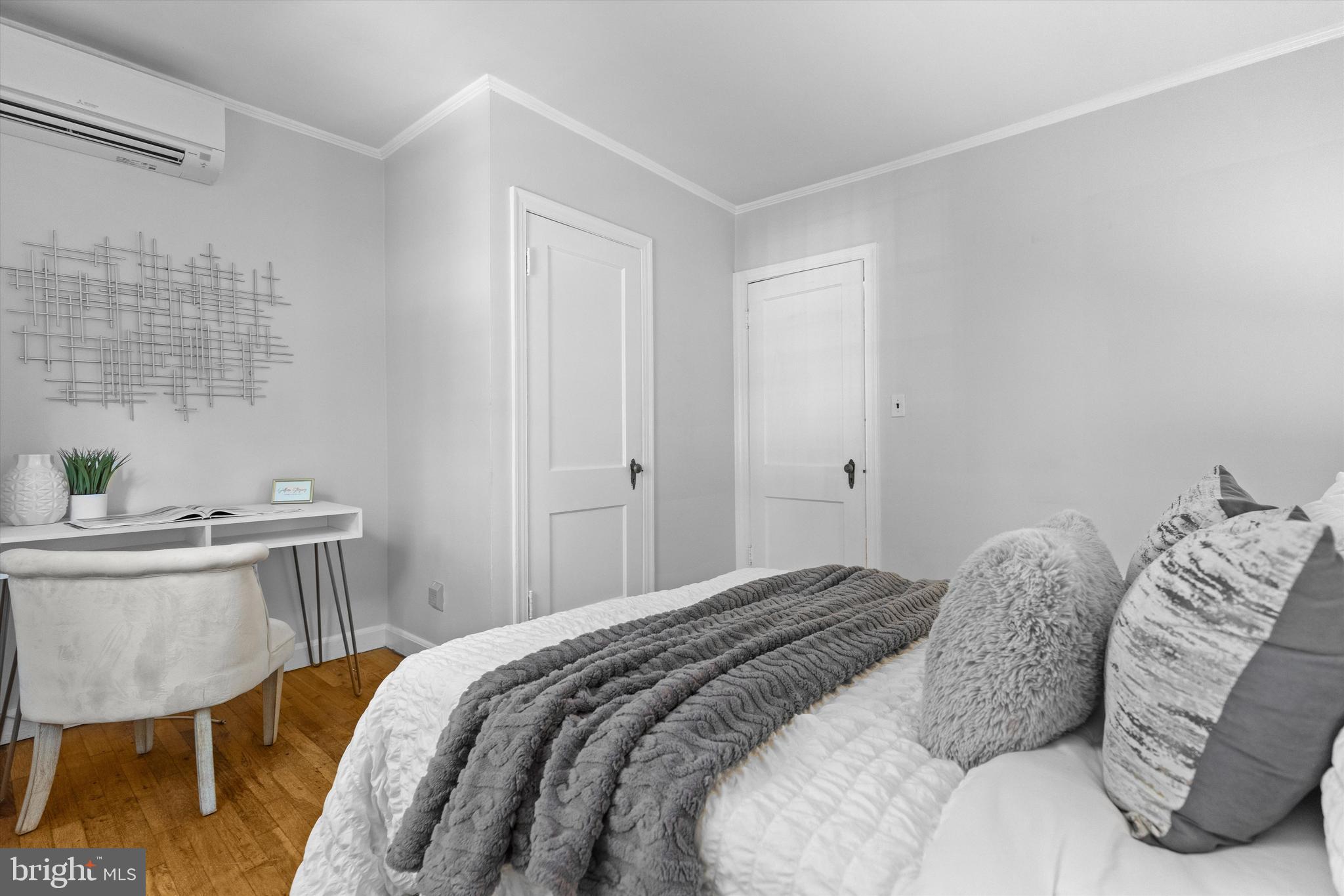 ARLINGTON VILLAGE COURTYARD - Residential