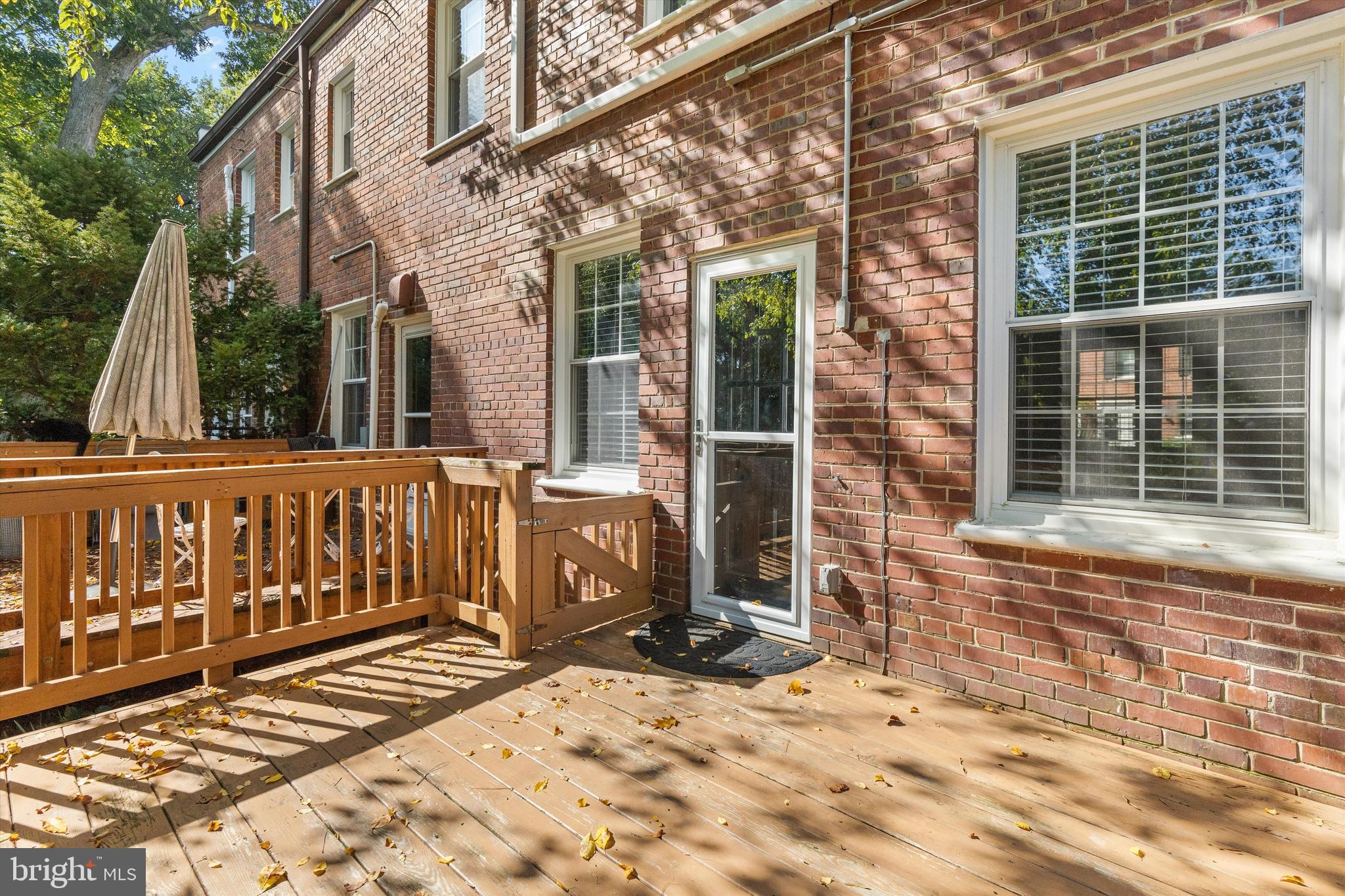 ARLINGTON VILLAGE COURTYARD - Residential