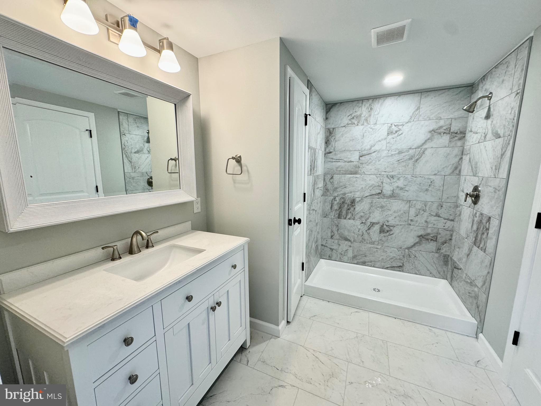 COLONIAL EAST MHP - Residential