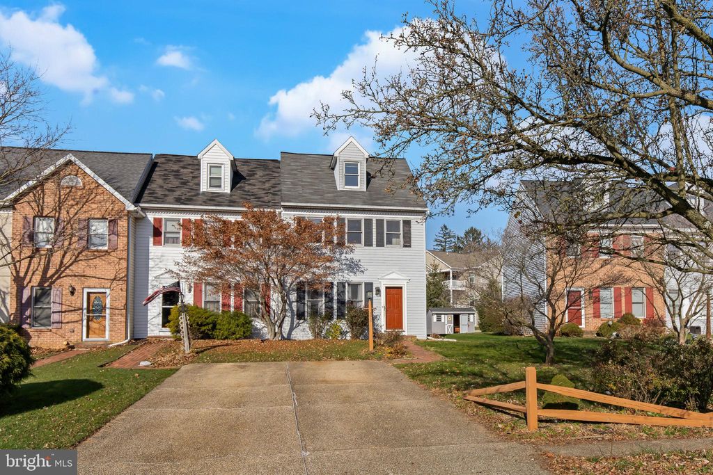 Photo of 374 Cardinal Road, Lititz, PA 17543 (MLS # PALA2044222)