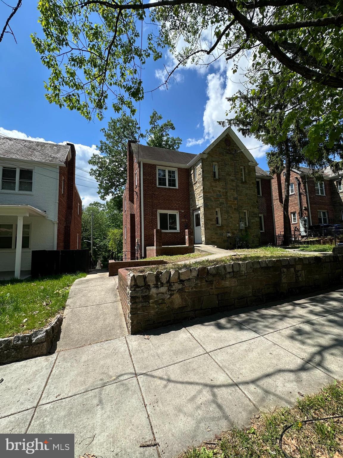 521 OAKWOOD STREET SE