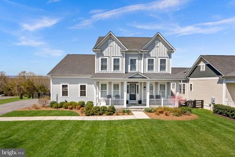 Photo of 25959 Cullen Run Place, ALDIE, VA 20105 (MLS # VALO2120800)