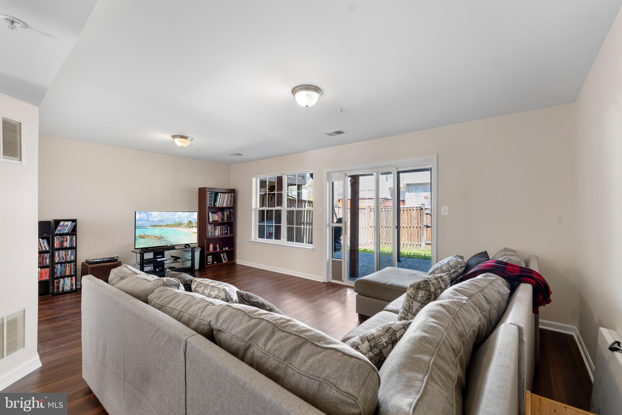 8711 RIVERSCAPE COURT