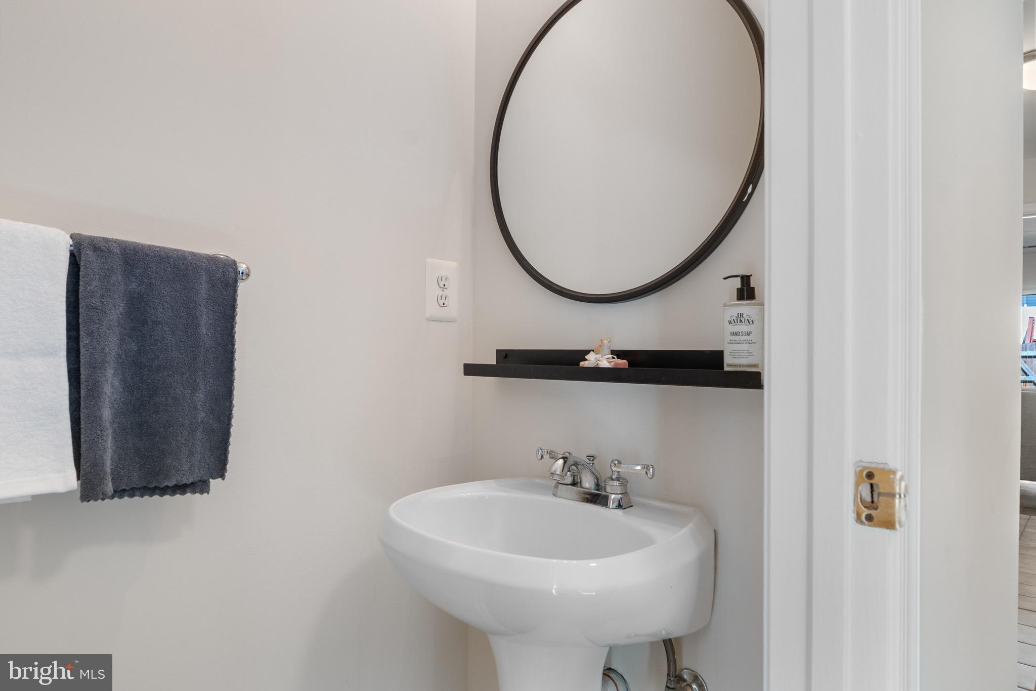 8711 RIVERSCAPE COURT