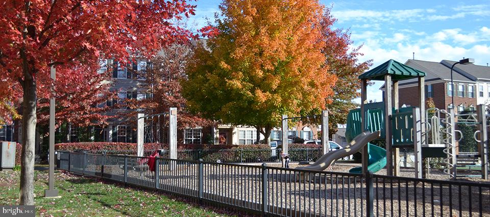 LAKELANDS - Residential