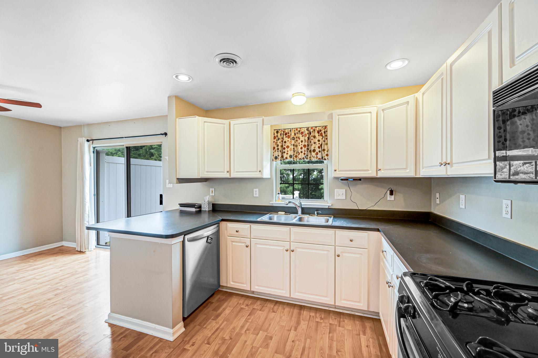 CROWN POINTE CONDOMINIUMS - Residential