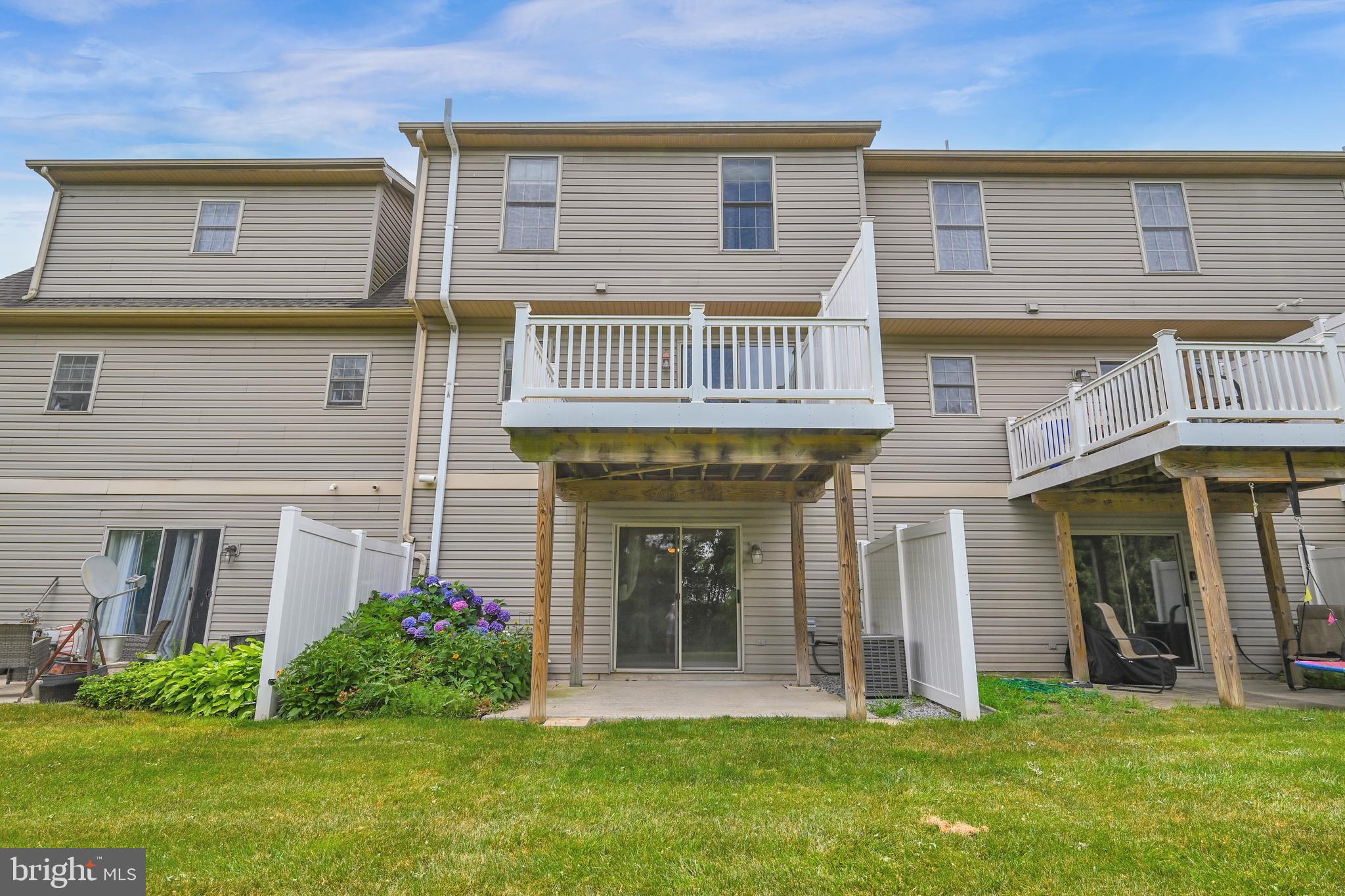 CROWN POINTE CONDOMINIUMS - Residential