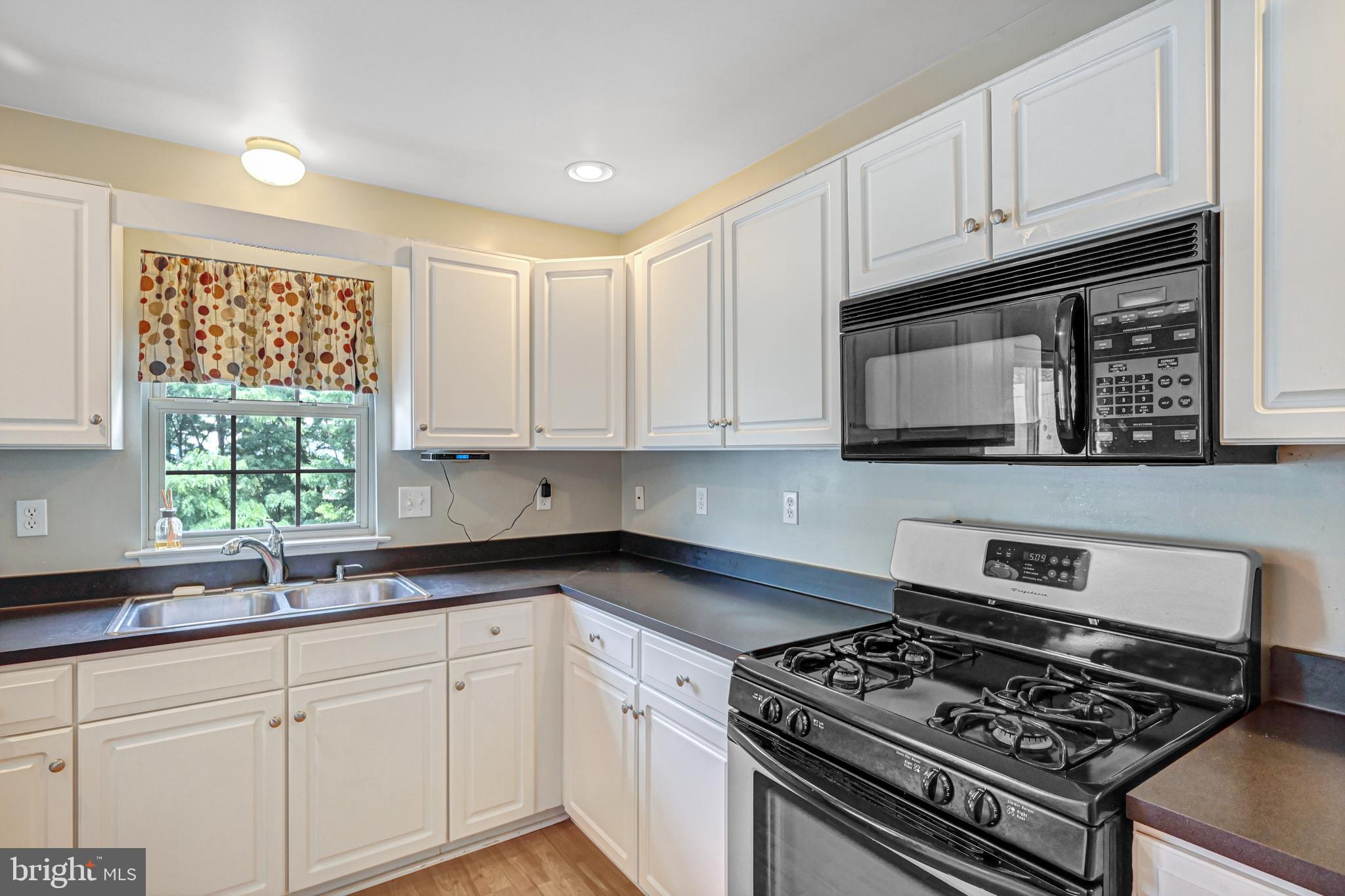 CROWN POINTE CONDOMINIUMS - Residential