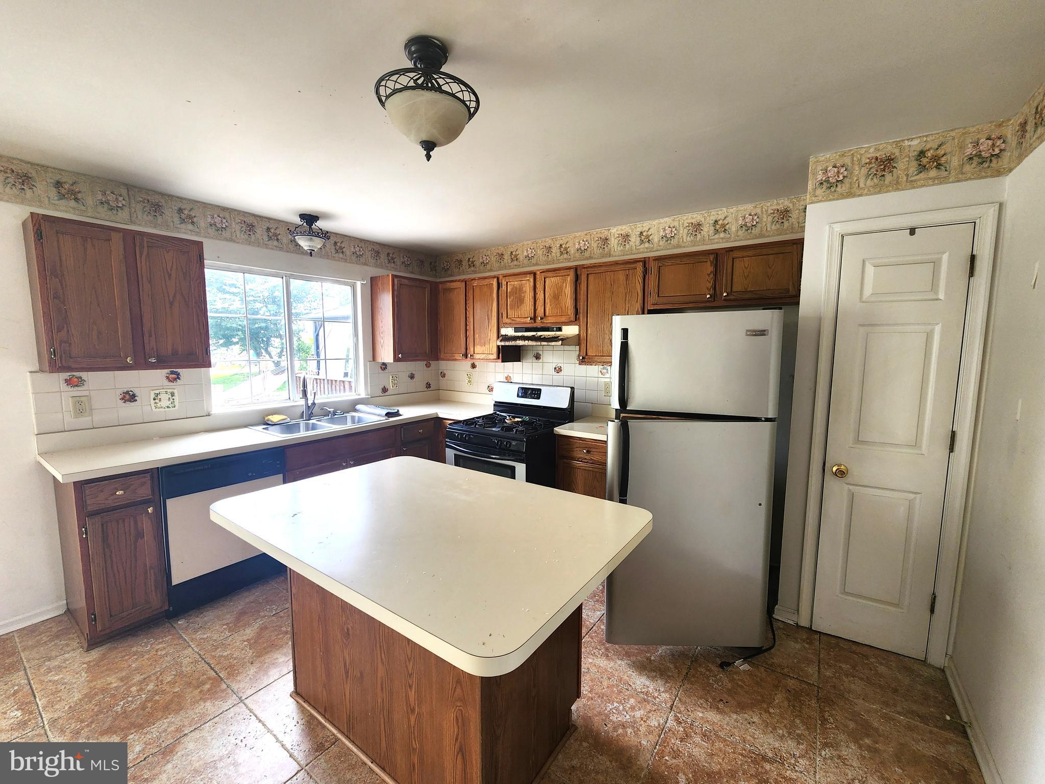 409 FEATHER DRIVE