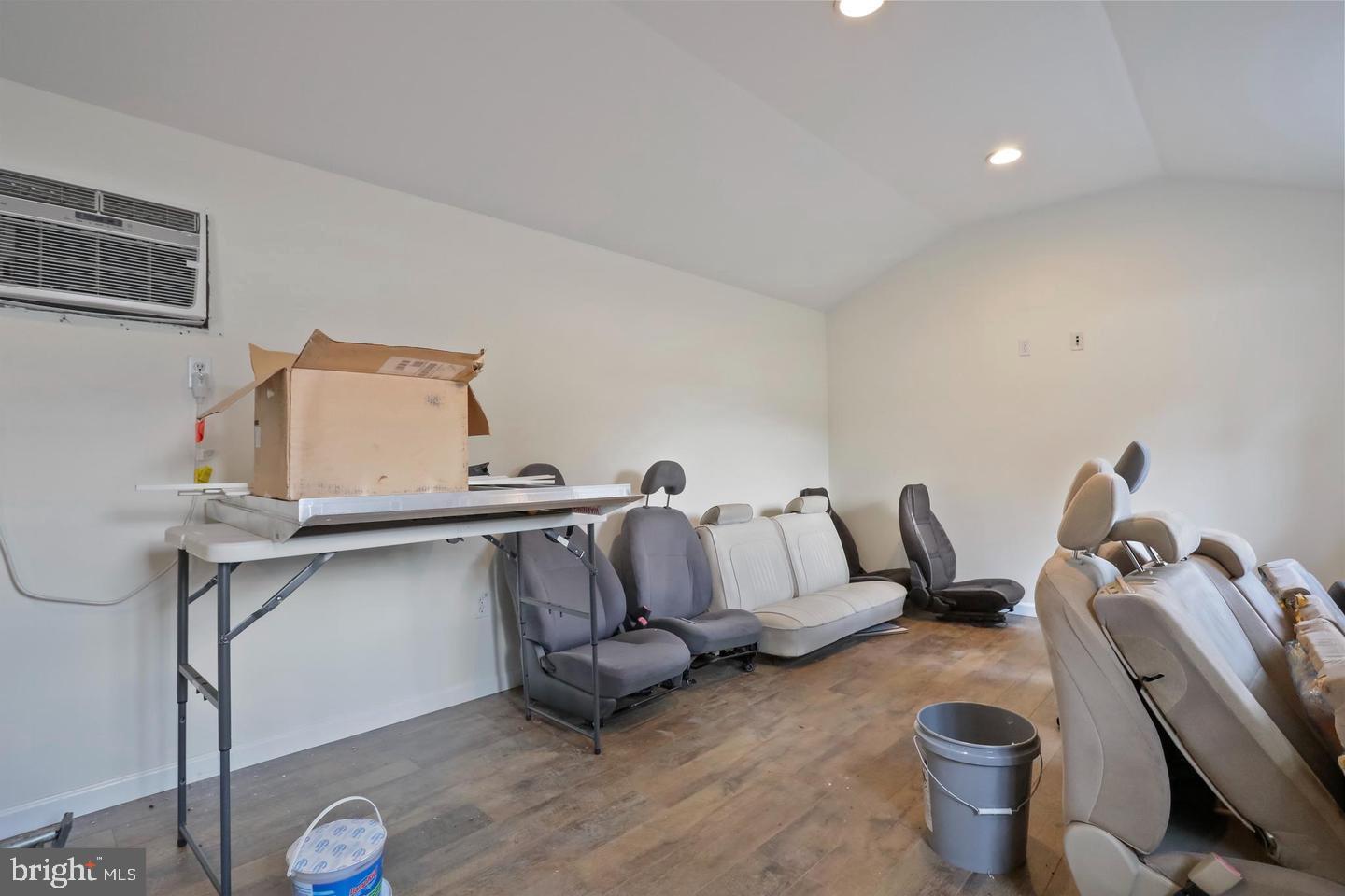 HEDGESVILLE - Residential