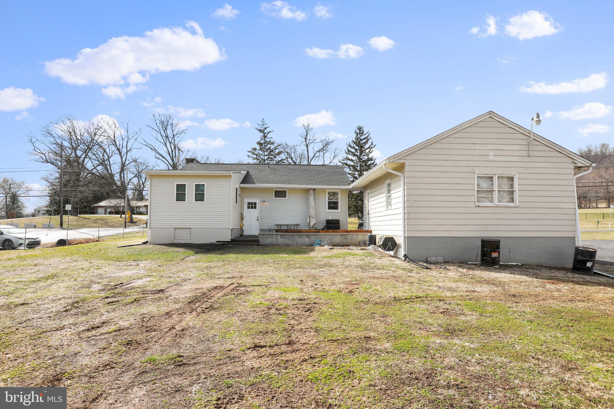 HEDGESVILLE - Residential