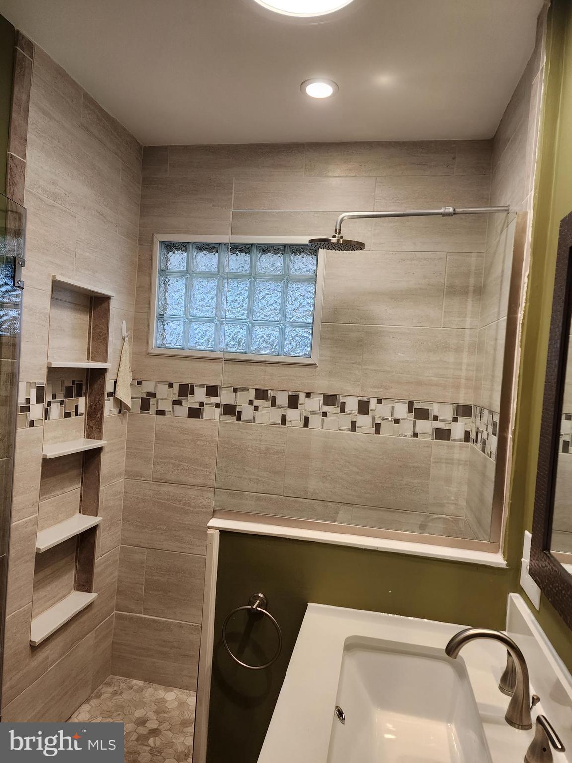 HEDGESVILLE - Residential