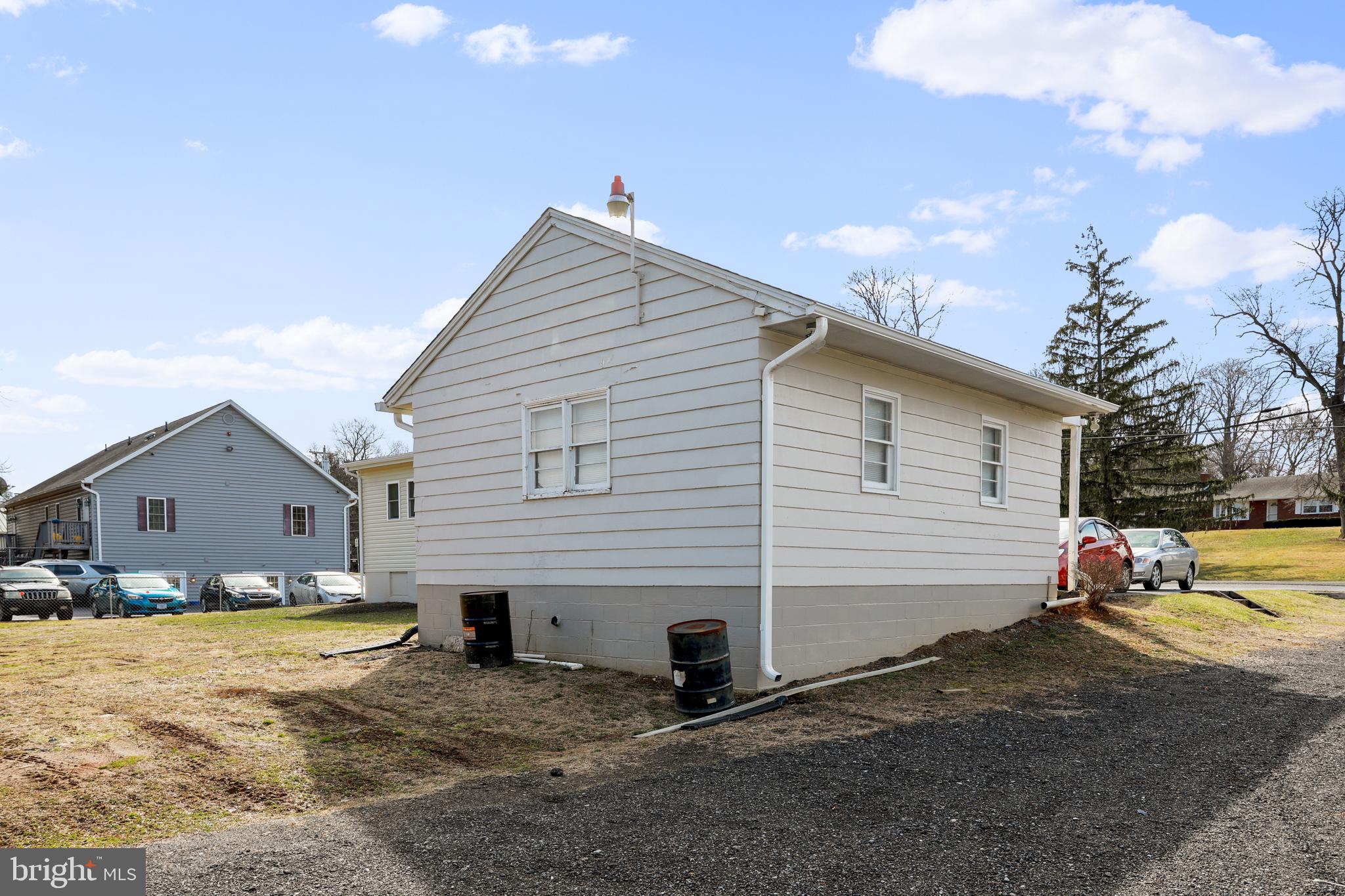 HEDGESVILLE - Residential