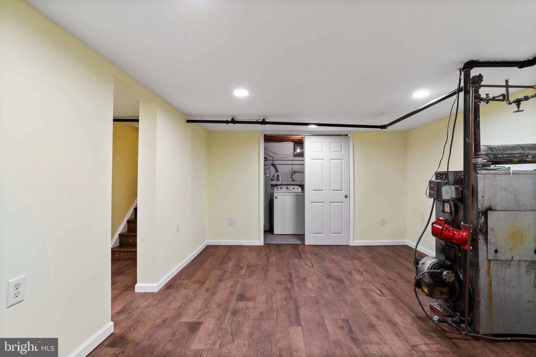 HEDGESVILLE - Residential