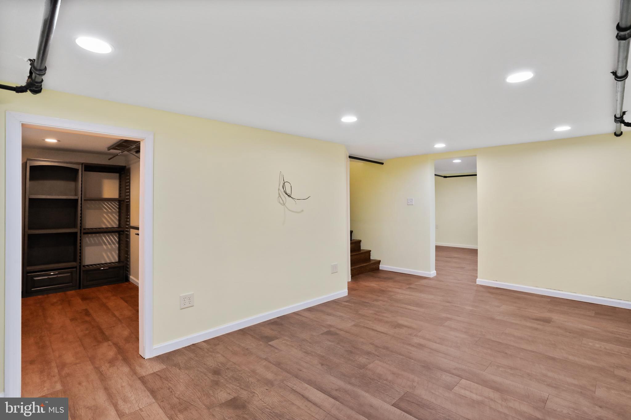 HEDGESVILLE - Residential