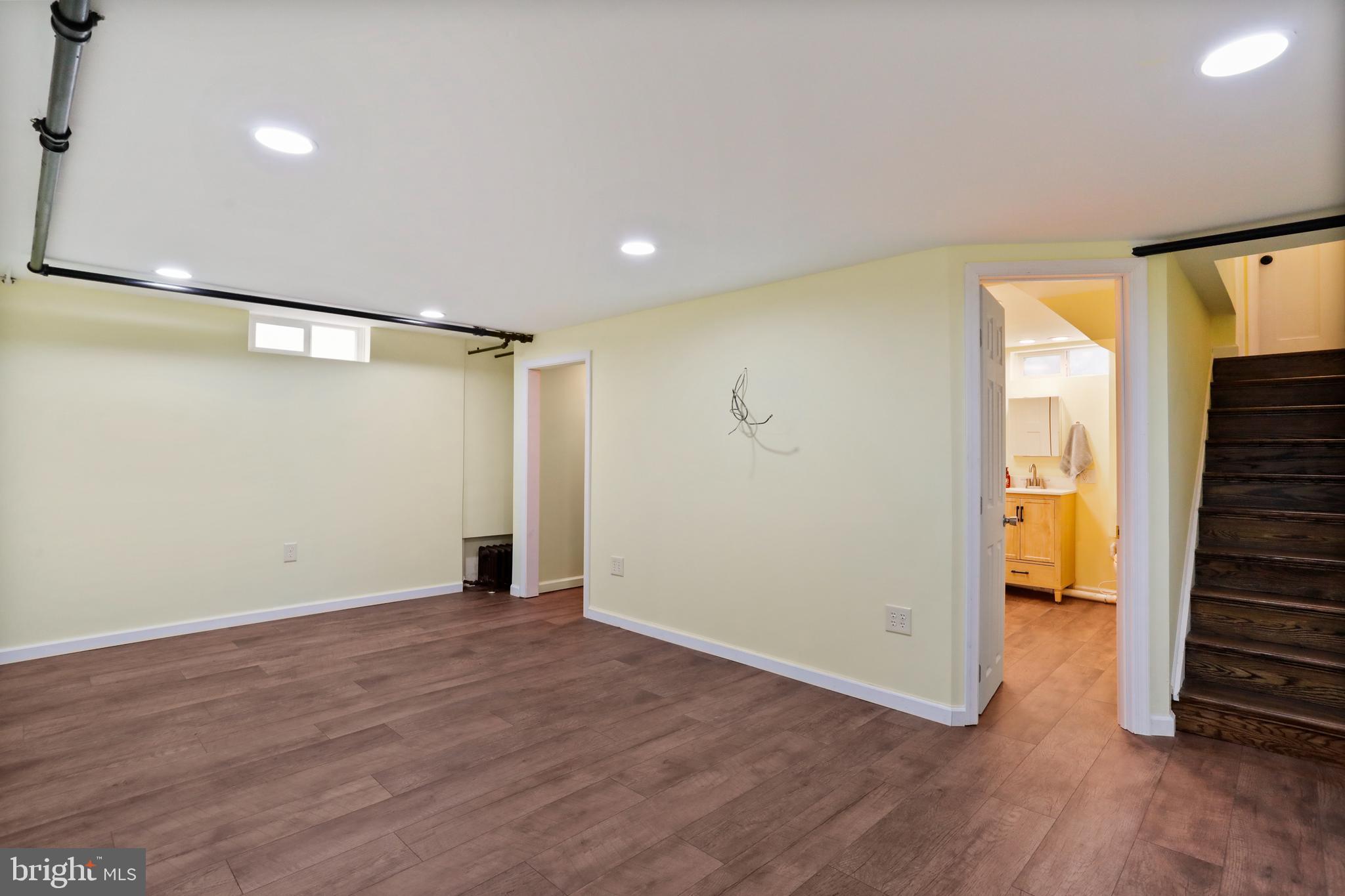 HEDGESVILLE - Residential