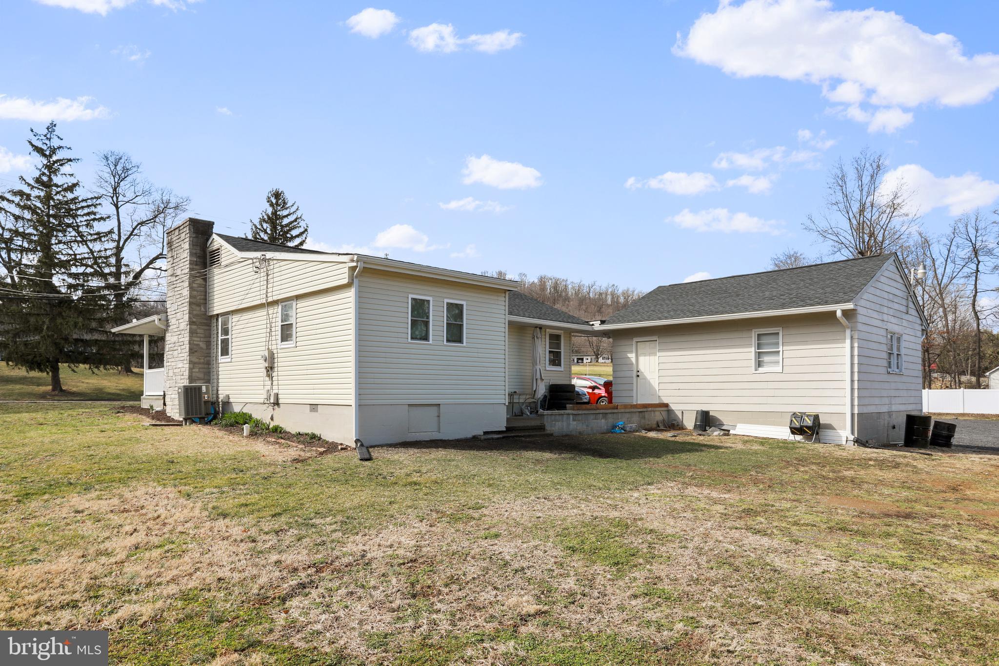 HEDGESVILLE - Residential