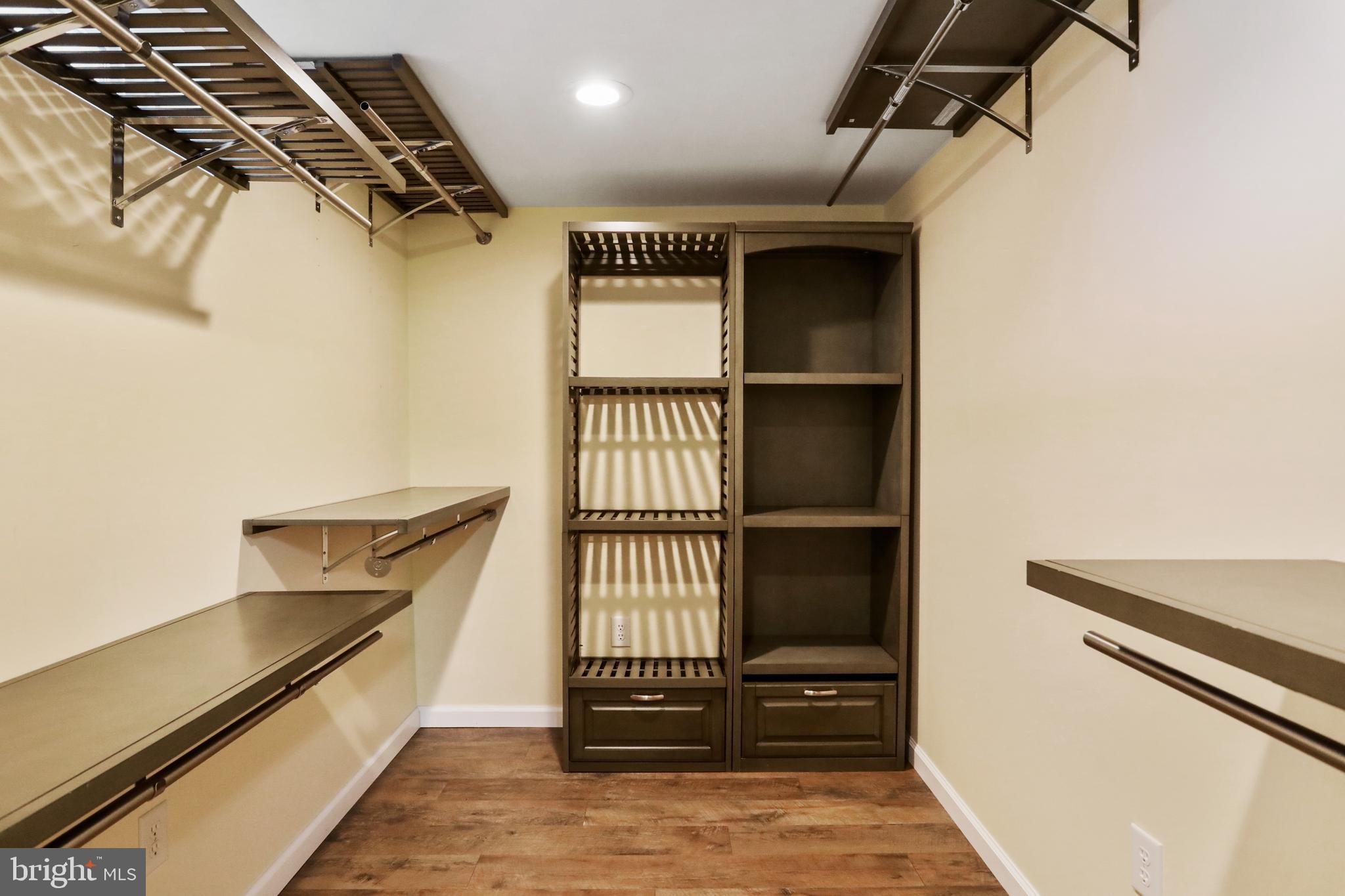 HEDGESVILLE - Residential