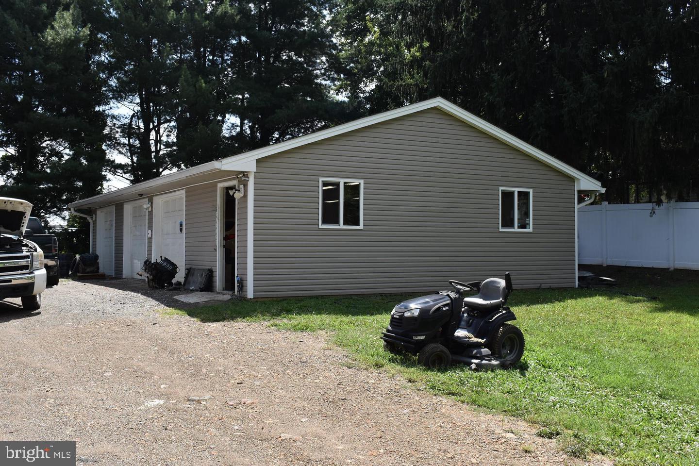 HEDGESVILLE - Residential