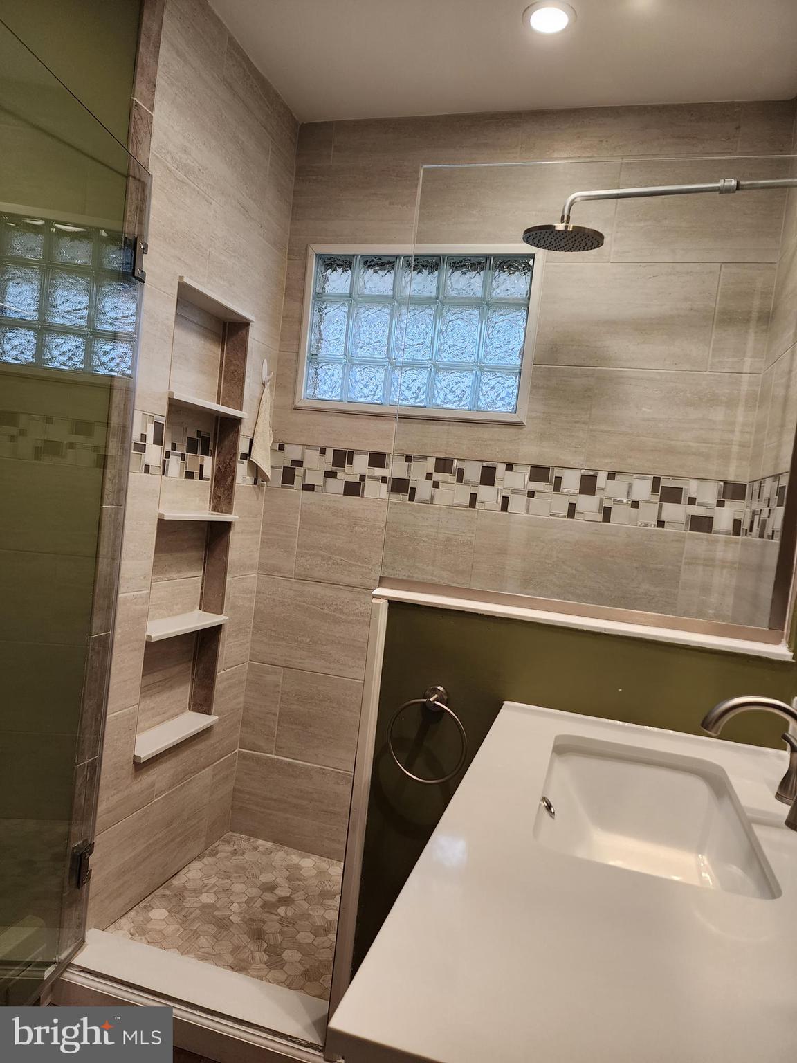 HEDGESVILLE - Residential