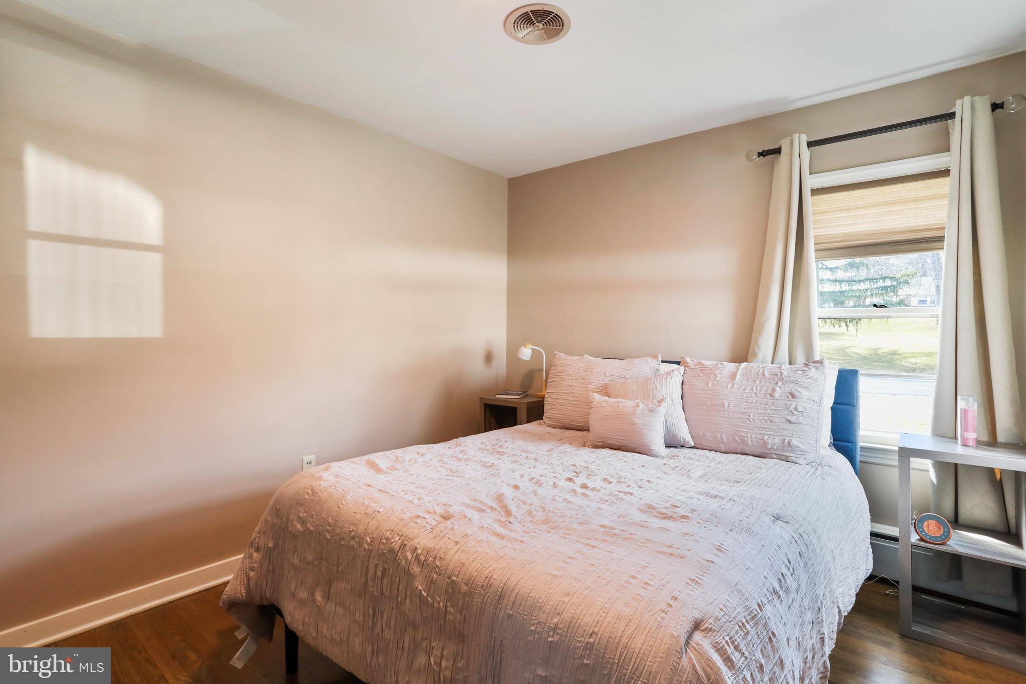 HEDGESVILLE - Residential