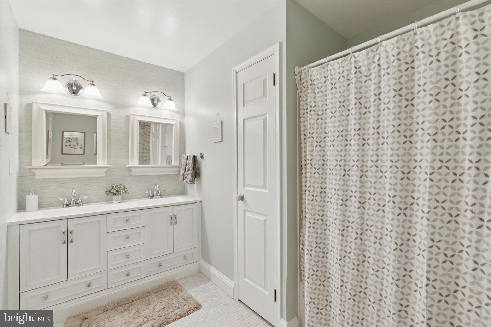 GWYNEDD HILL - Residential