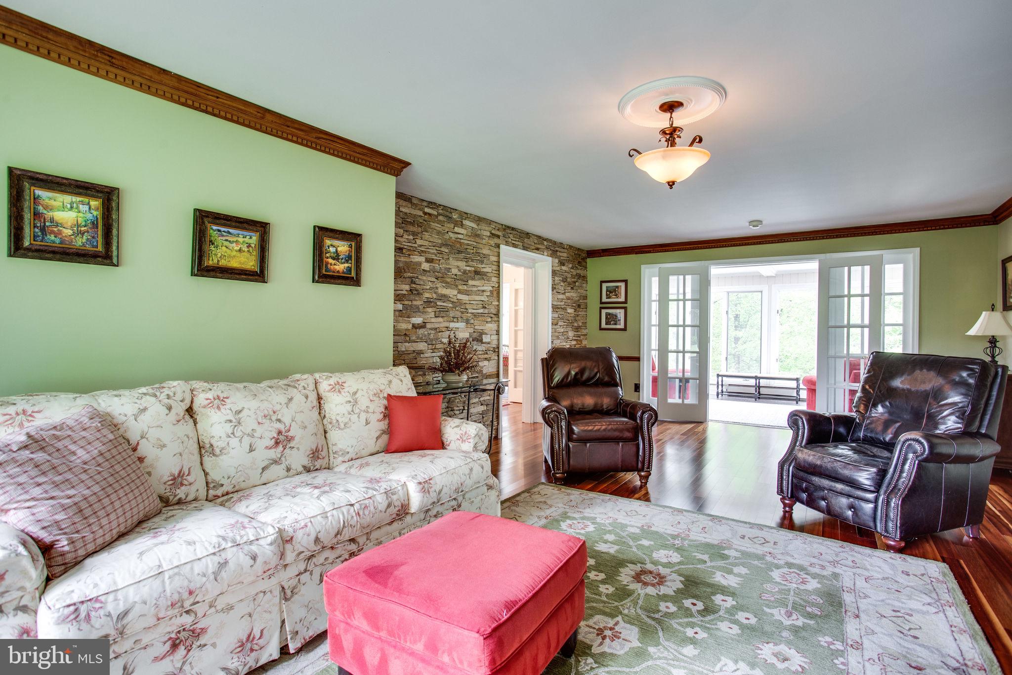 POTOMAC OUTSIDE - Residential