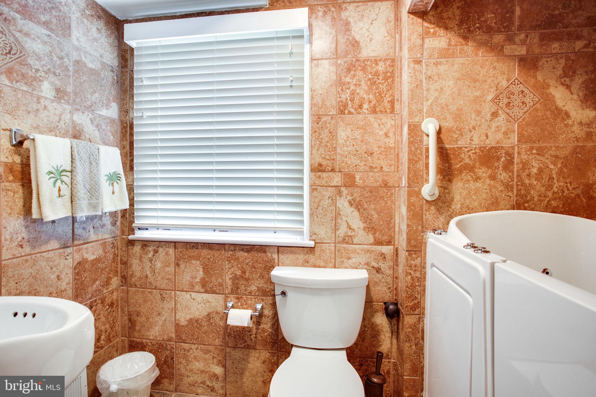 POTOMAC OUTSIDE - Residential