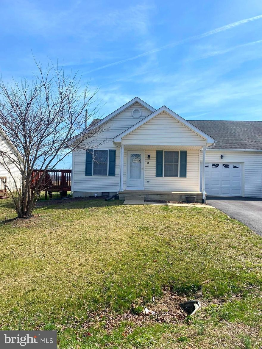 ** MOVE-IN READY **  This well cared ONE LEVEL 3 bed / 2 bath home offers a wonderful country setting but is perfectly located just minutes to all of the amenities!  Open floor plan with large living room / kitchen, spacious primary bedroom with a huge walk-in closet, laundry / mud room, a one car garage, and new LVP flooring throughout!  
BONUS:  WASHER AND DRYER CONVEY WITH THE HOME!!
Don't miss this great opportunity!  Schedule your appointment TODAY!!