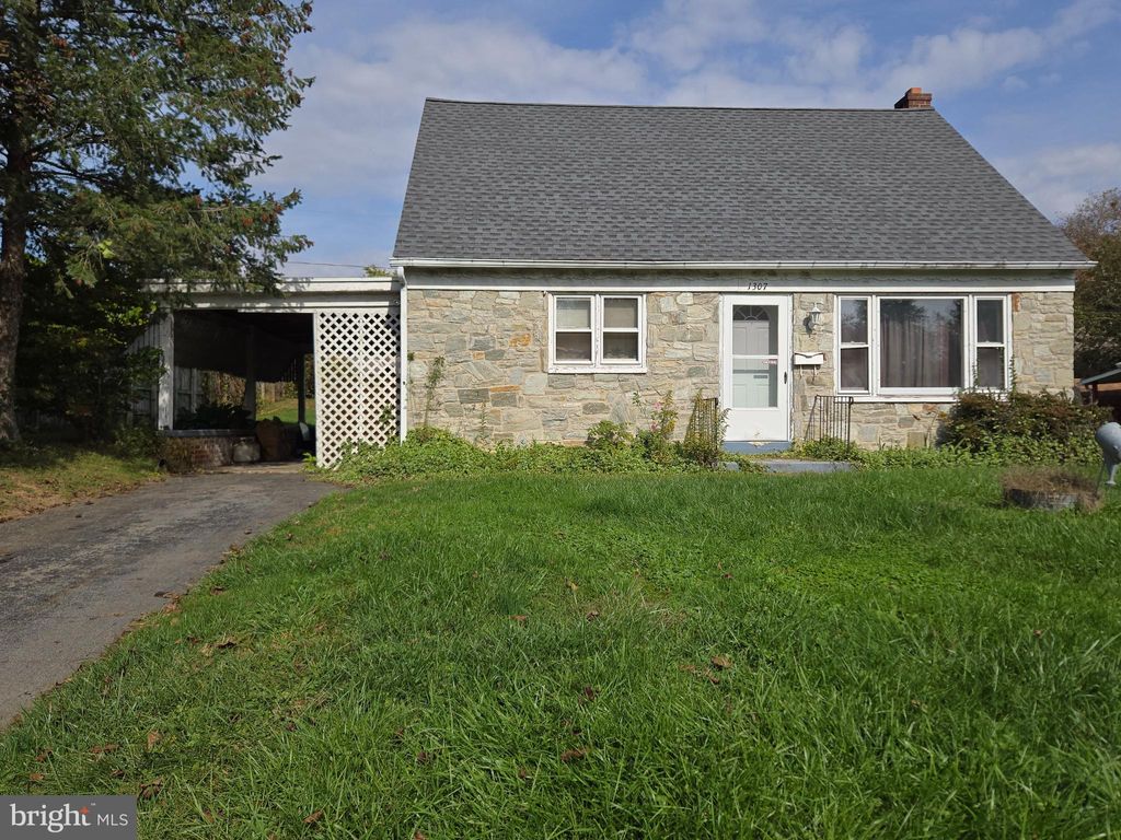Photo of 1307 Meadowcreek Lane, LANCASTER, PA 17603 (MLS # PALA2080128)
