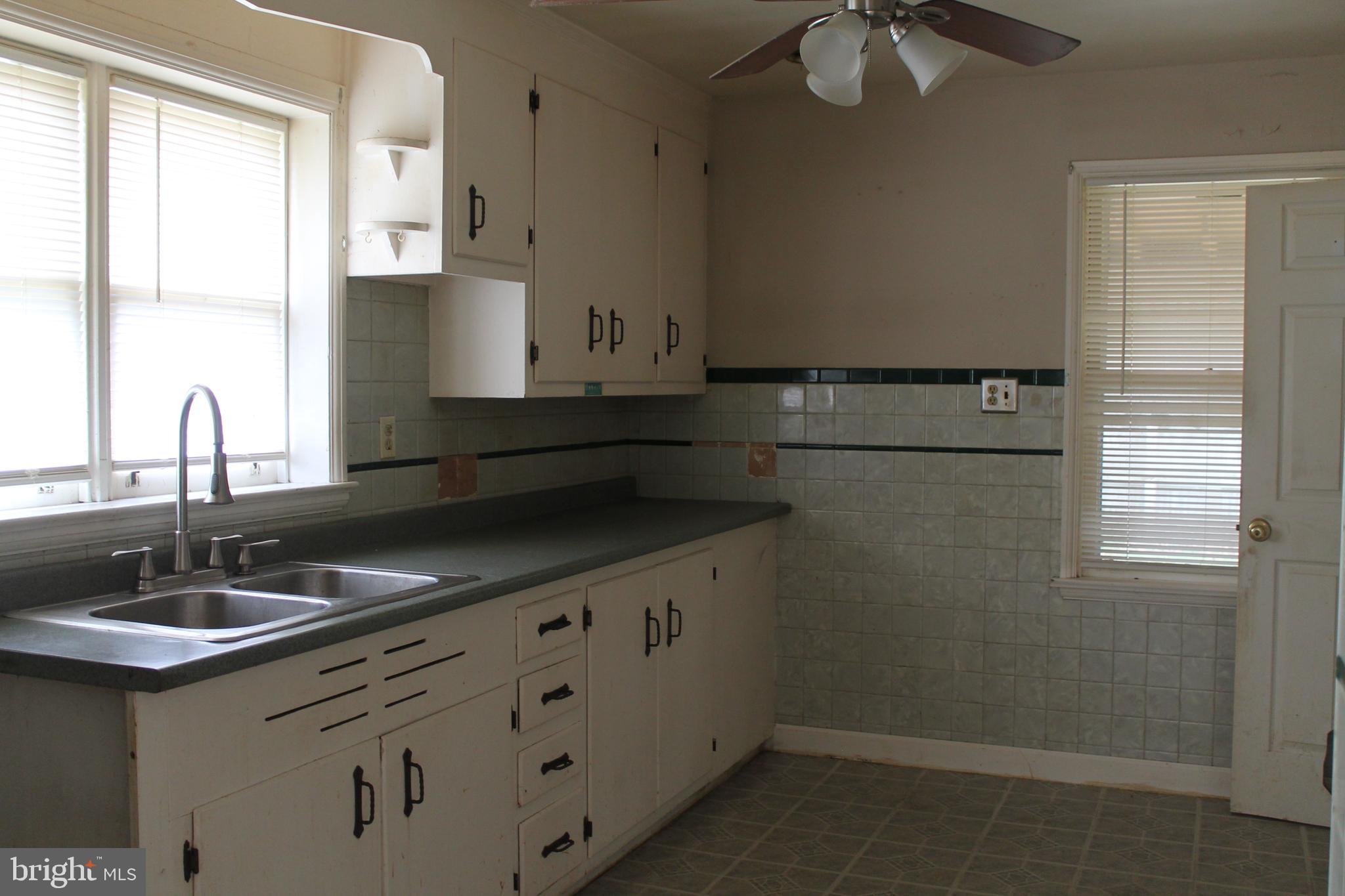 1307 MEADOWCREEK LANE