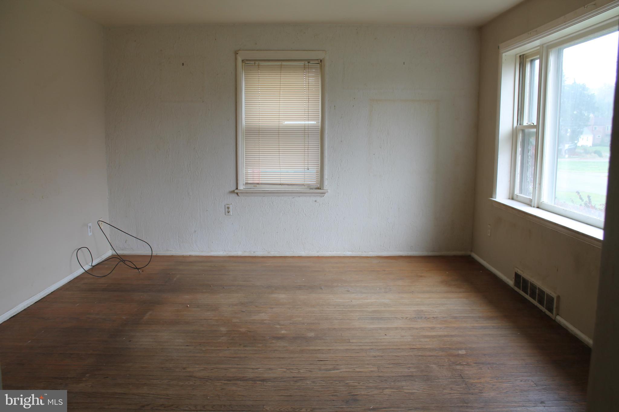 1307 MEADOWCREEK LANE