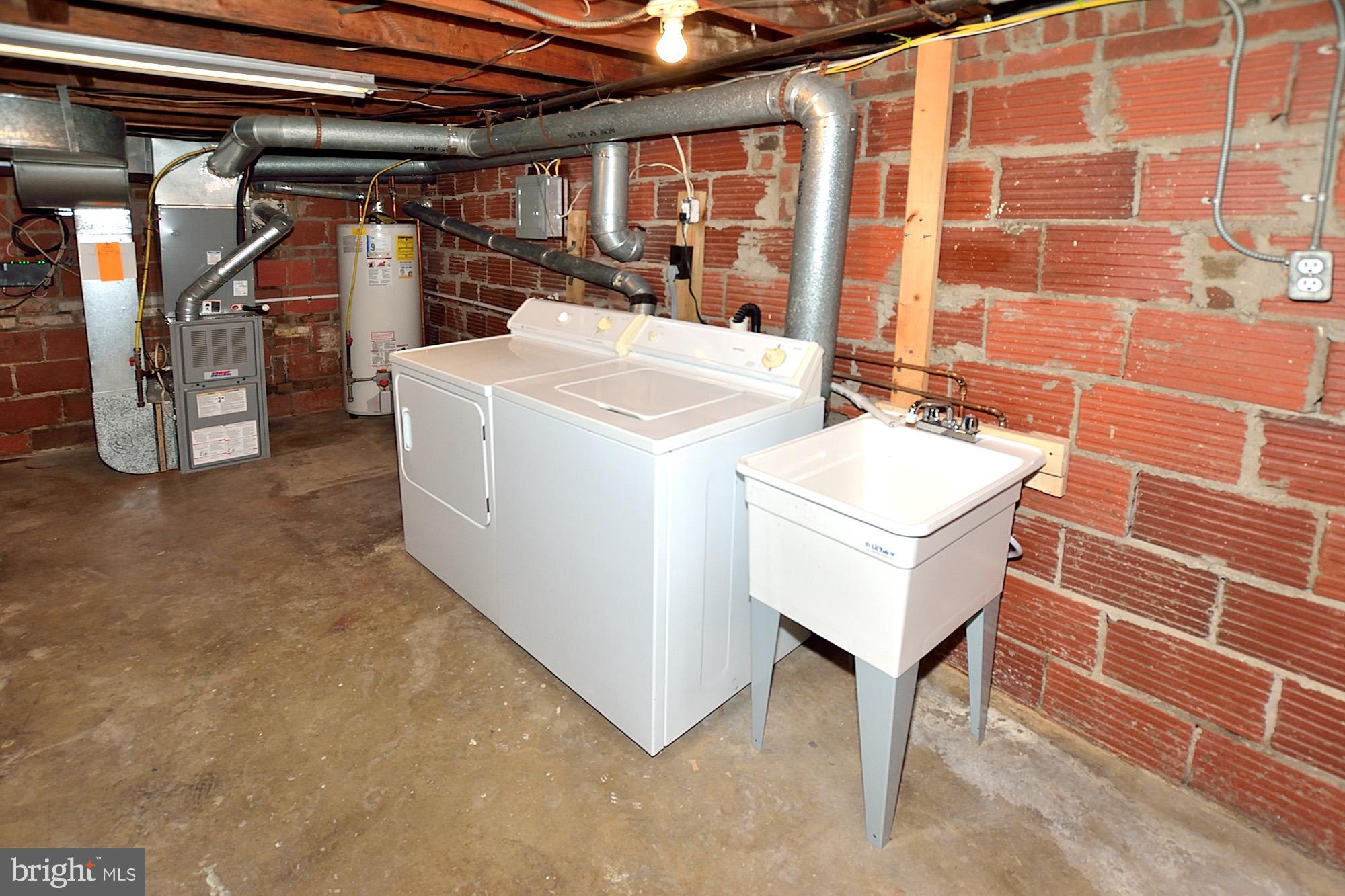 OVER LEE KNOLLS - Residential Lease