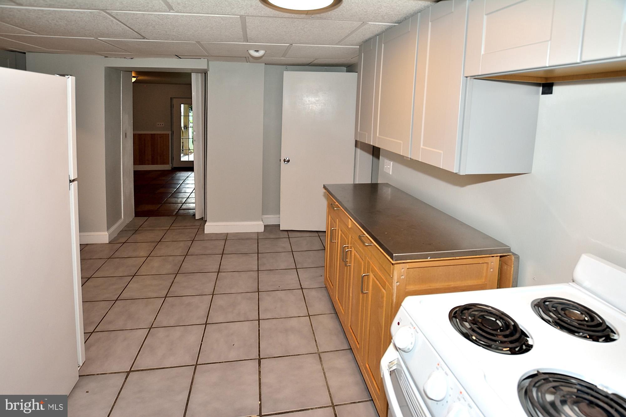 OVER LEE KNOLLS - Residential Lease