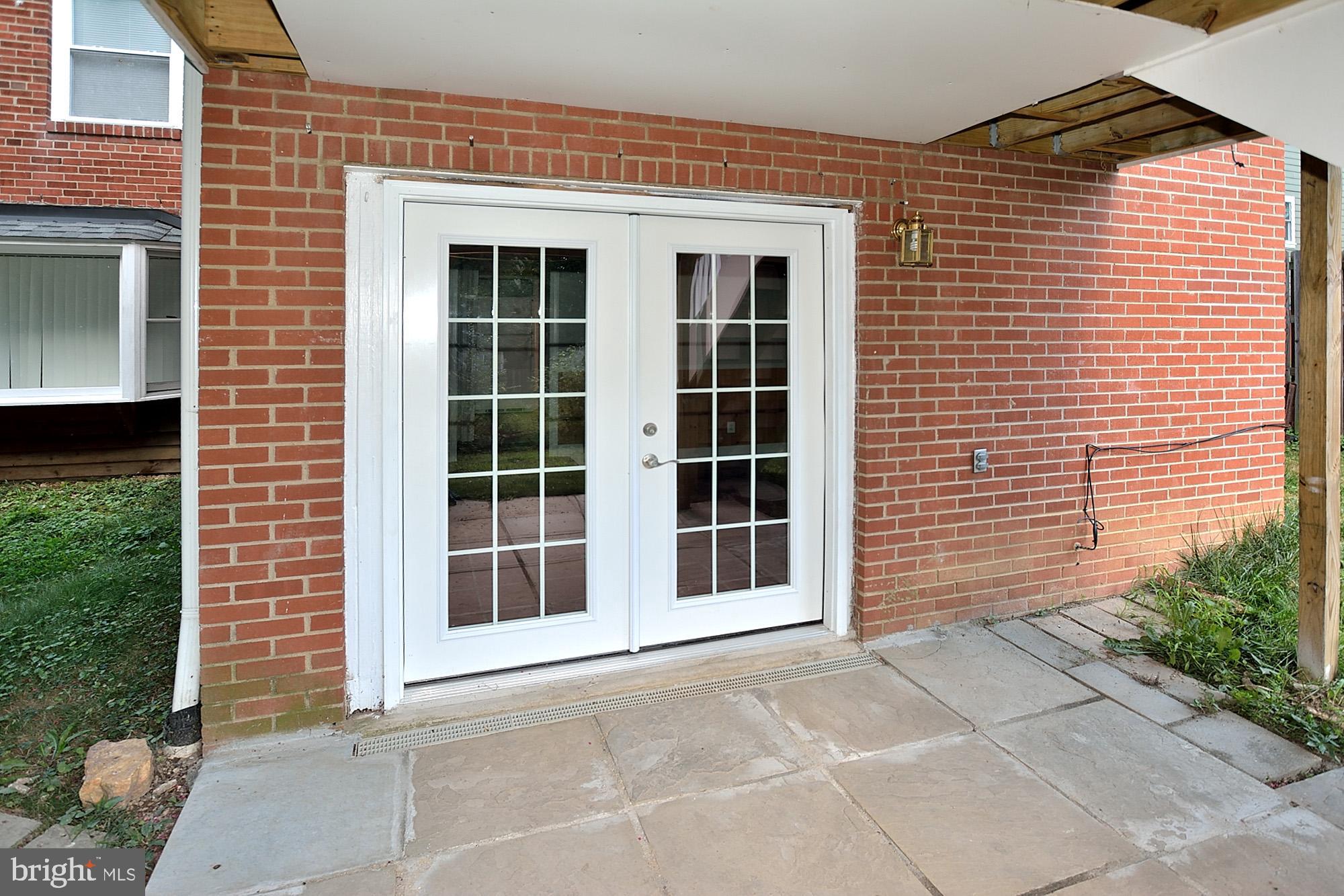 OVER LEE KNOLLS - Residential Lease