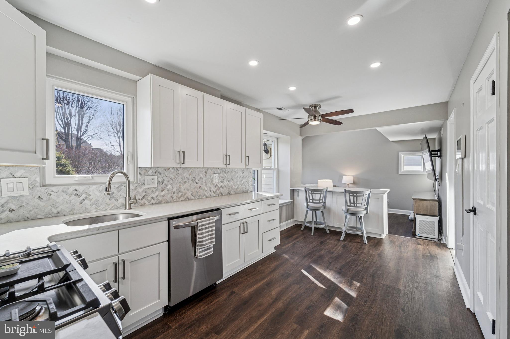 COLTS NECK - Residential