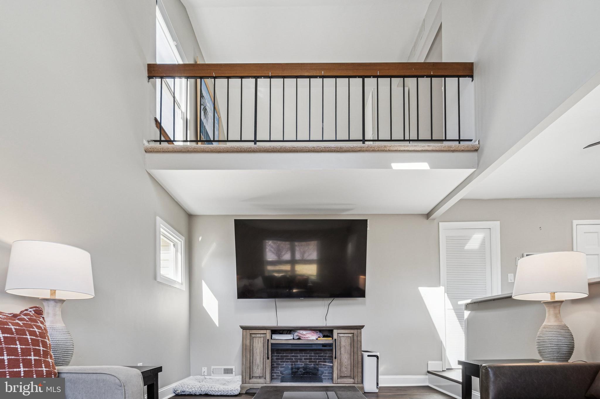 COLTS NECK - Residential