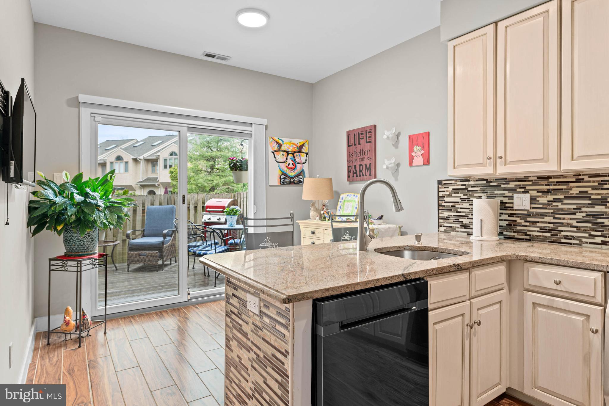 GREYTHORNE WOODS - Residential